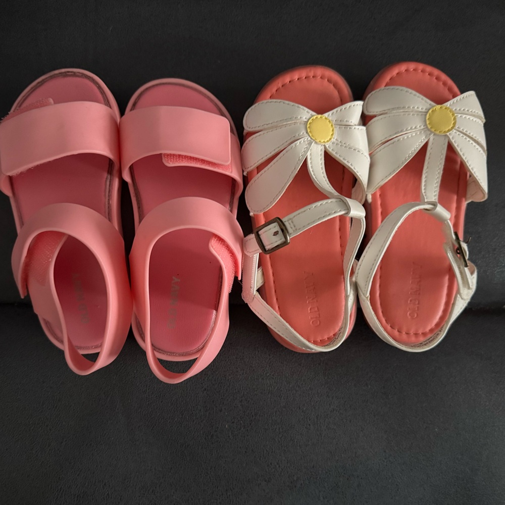 Old Navy Pink and White Sandals with Bows